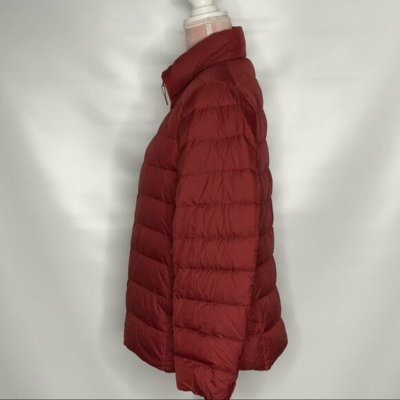 UNIQLO down lightweight jacket. - Picture 5 of 10